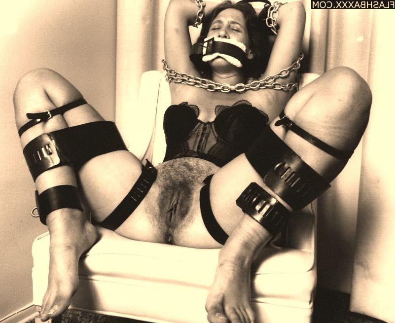 17P Retro Bondage Babes