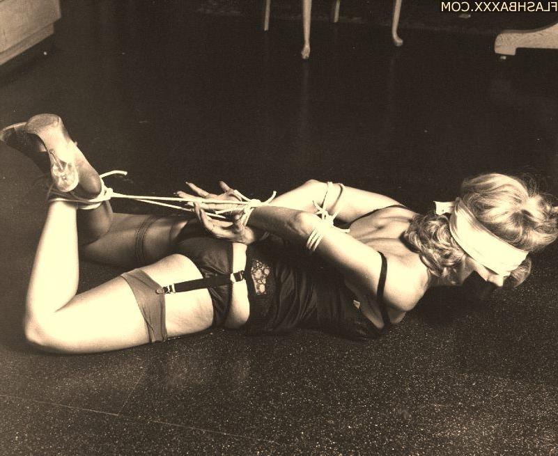 17P Retro Bondage Babes