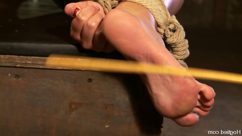15P Skylar Price: Blond Bombshell Bamboo Bound 