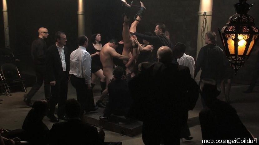15P Kinky girl satisfied and having sex in public bondage
