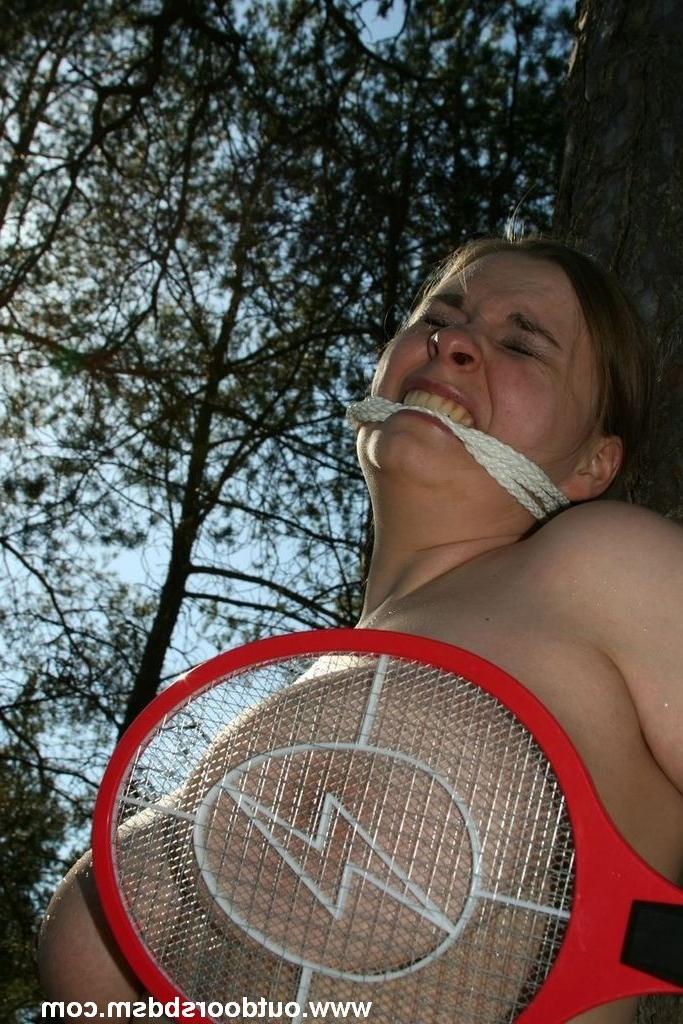 20P Electric shock bondage with big breasts outdoors.
