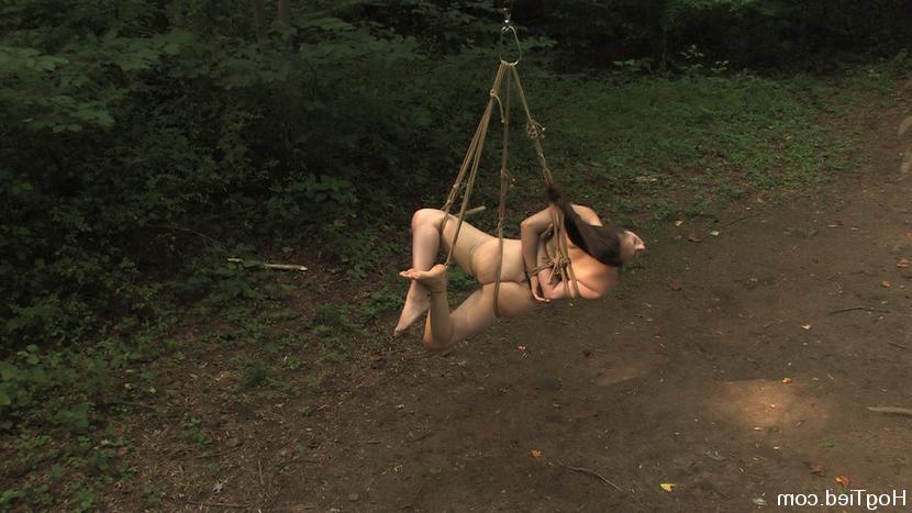 14P Sister Dee at Leather Retreat Gets Sweltering Hot Bondage