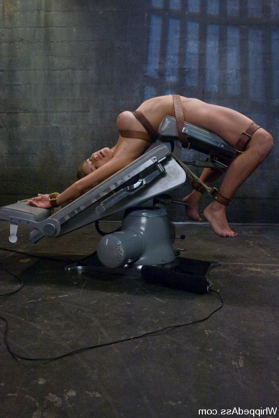 15P Lesbain slave babe Felony submits to Maitresse Madeline