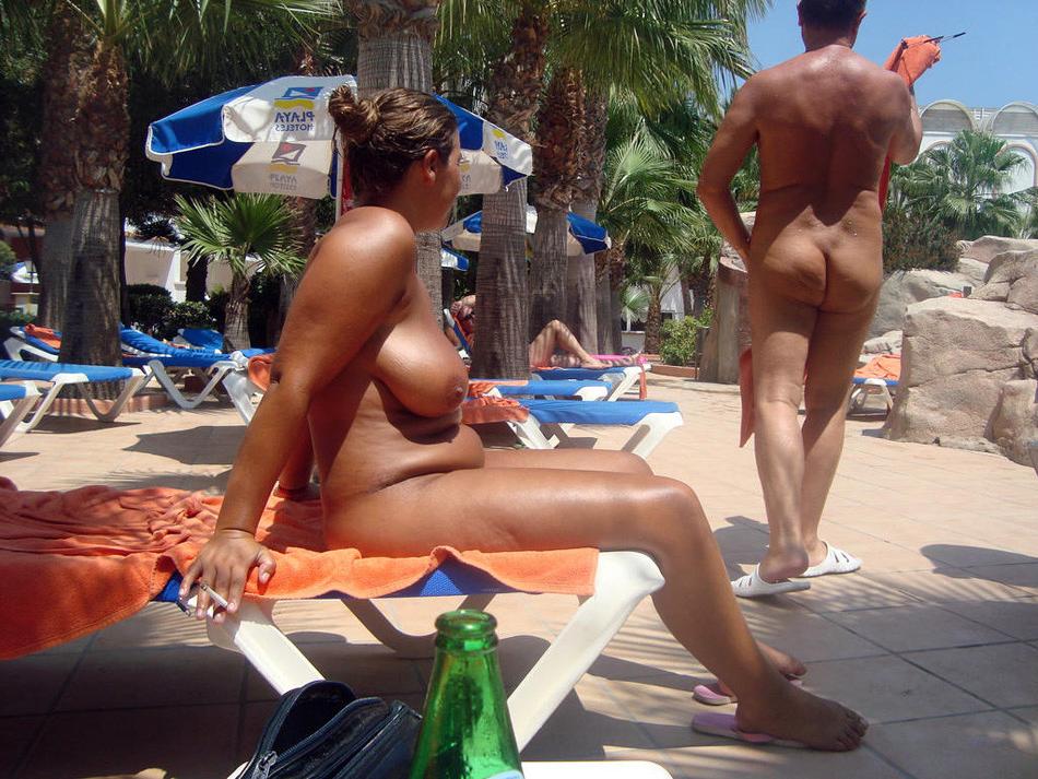 15P Watch her bathe her amazing teen body in the water
