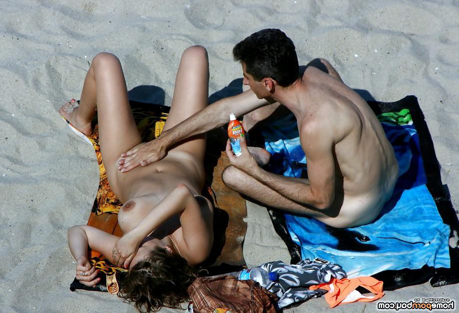 15P Heating up the beach by exposing her giant boobs