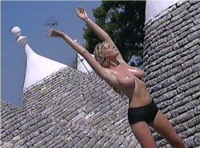 15P Italian Babe Alessia Marcuzzi showing off her sexy Body