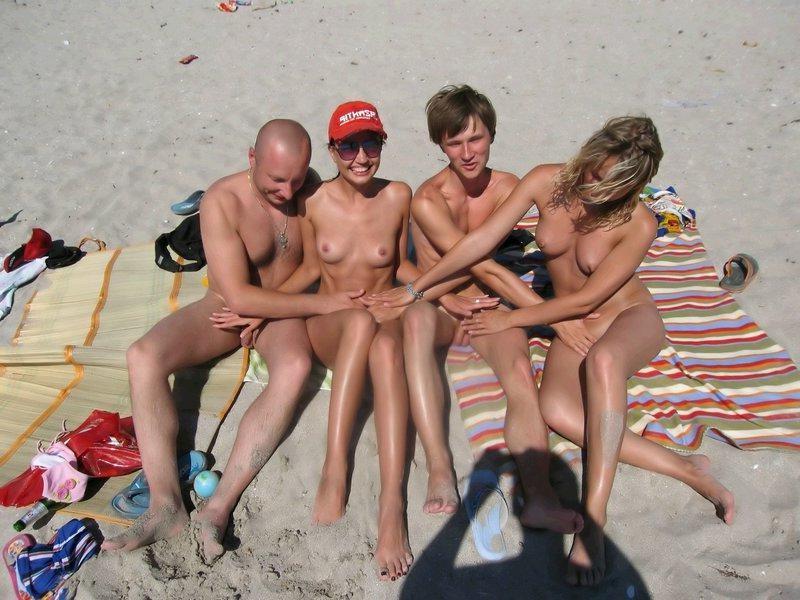 15P Couple of nudists caught fooling naked in the surf