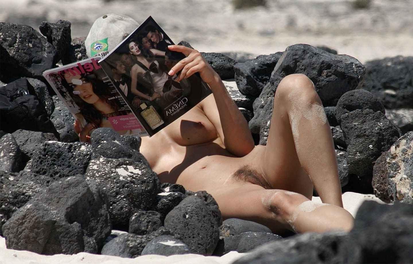 15P The temperature is rising thanks to these nudists