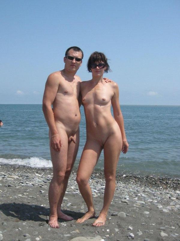 15P Skinny babe impresses the nude beach with her body