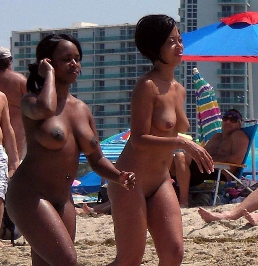15P Skinny babe impresses the nude beach with her body