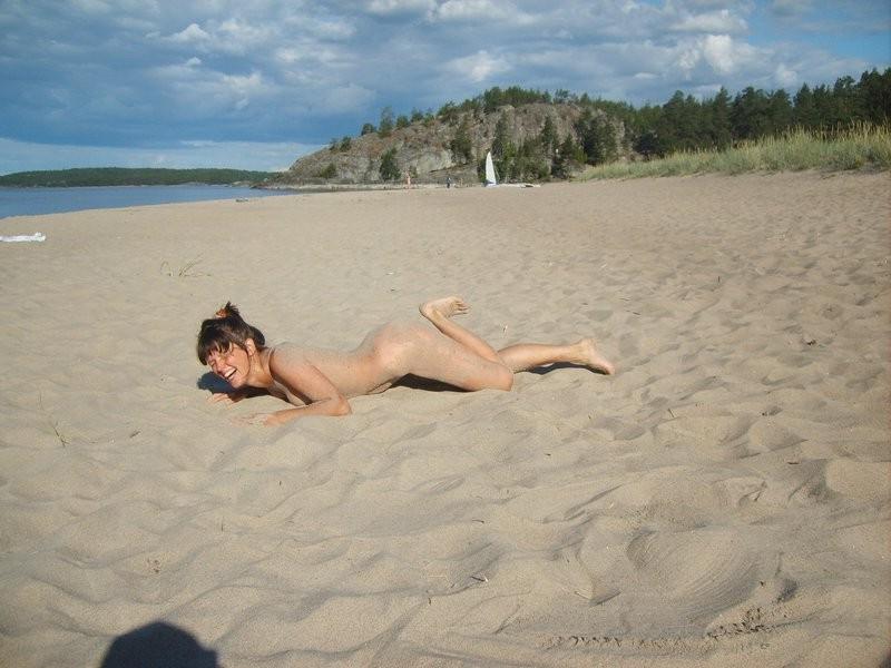 15P Everyone wants to be this gorgeous nudist's friend