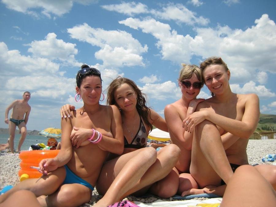 15P She wants to feel the hot sand on her naked body