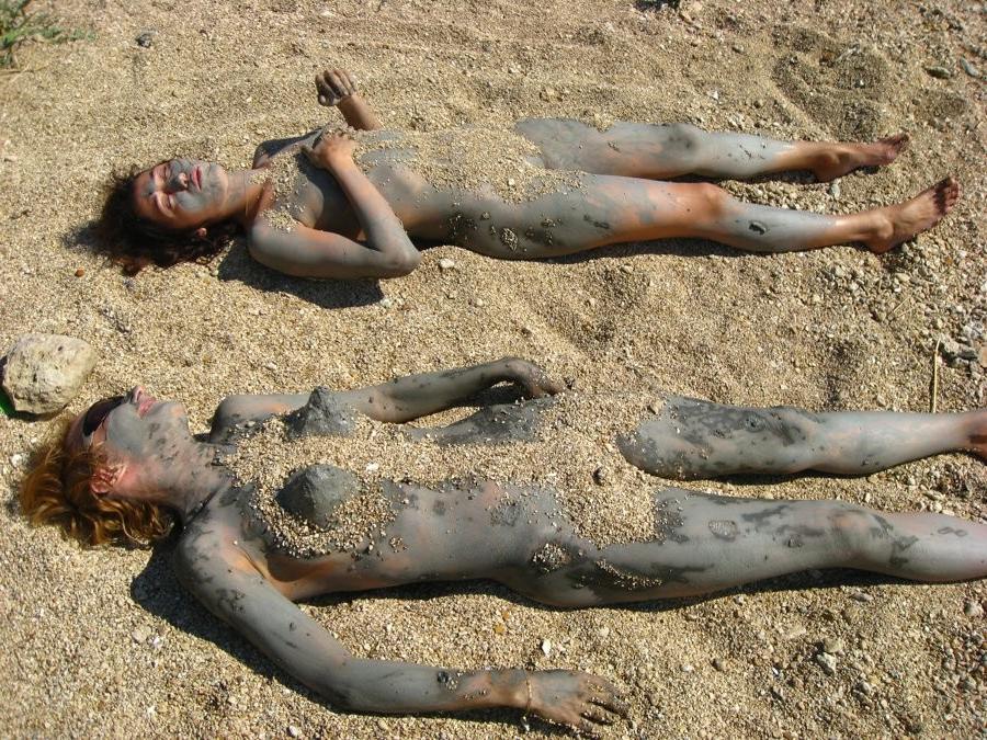 15P She wants to feel the hot sand on her naked body