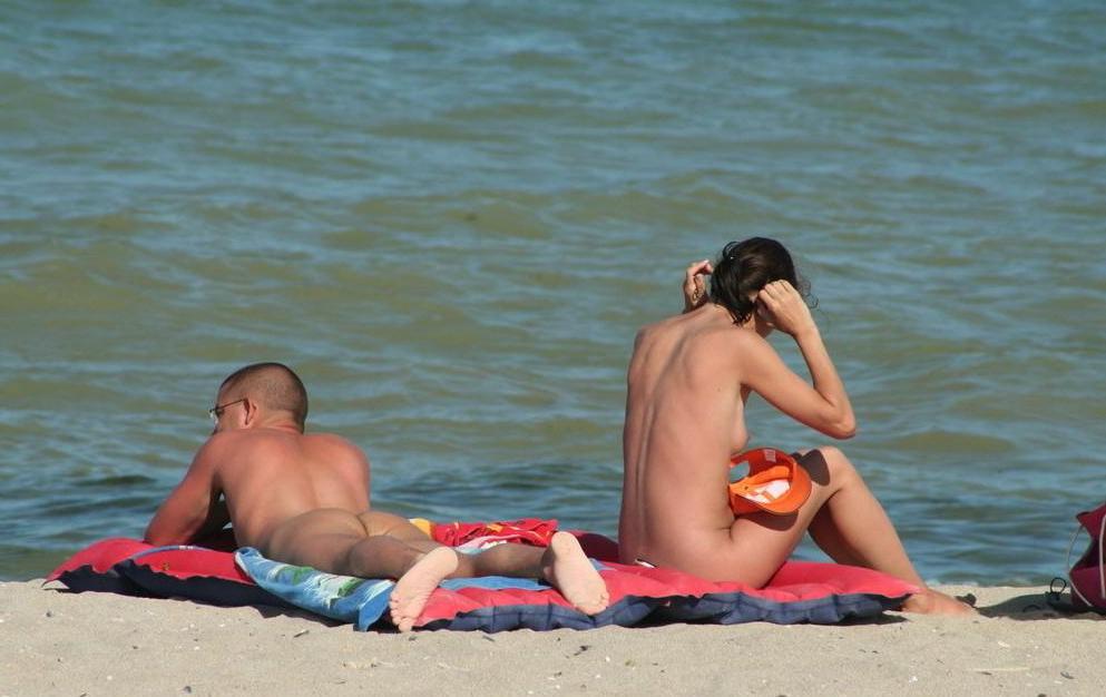 15P Big breasted Russian girl shows off her privates on the sand