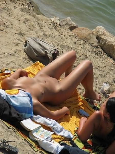 15P Watch this sexy brunette babe lay in the water naked
