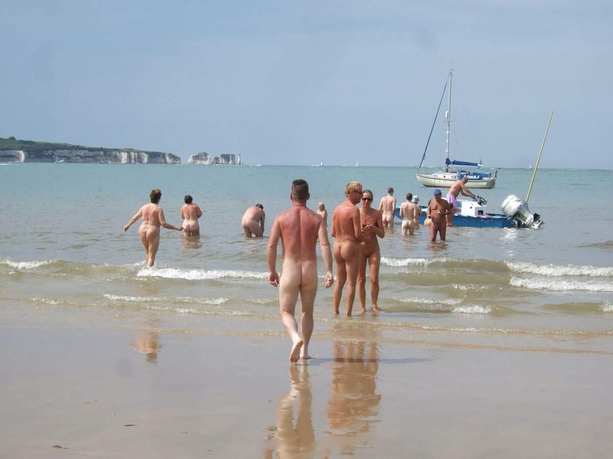 15P She enjoys the feel of warm water on her nude body