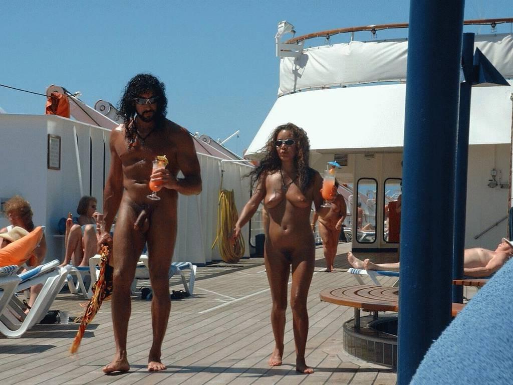 15P Sexy friends give a show with their love of nudism