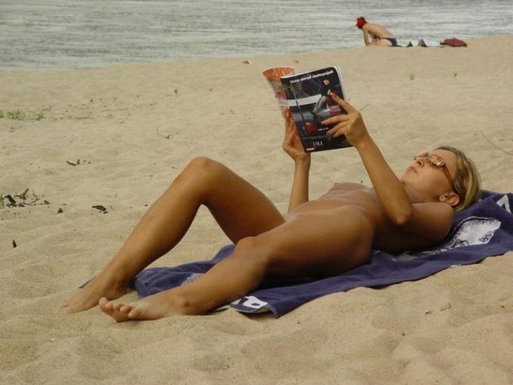 15P Sexy friends give a show with their love of nudism