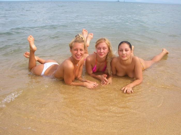 15P Young nudist teen strips down to tan her nude body