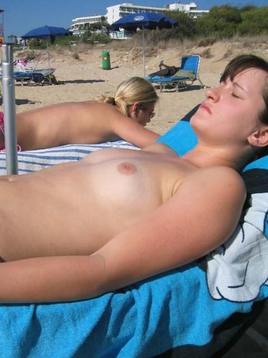 15P Everyone wants to be this gorgeous nudist's friend