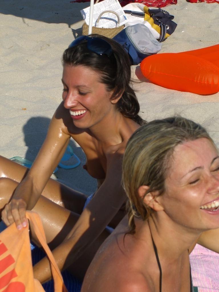 15P Watch a naked chick at the beach tan her hot body