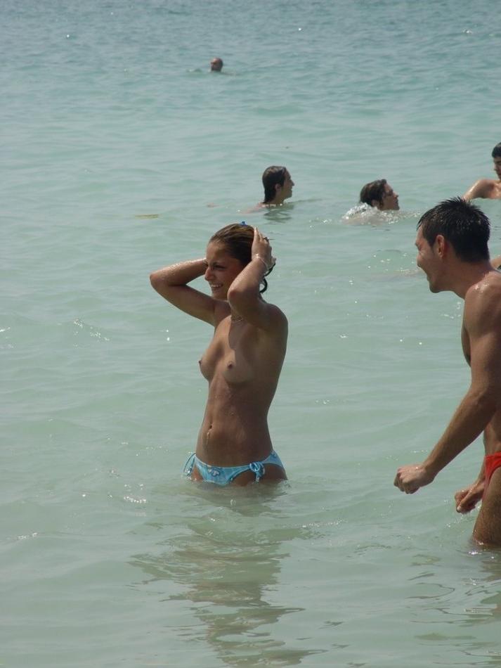 15P Watch the tits in the water from this nudist babe