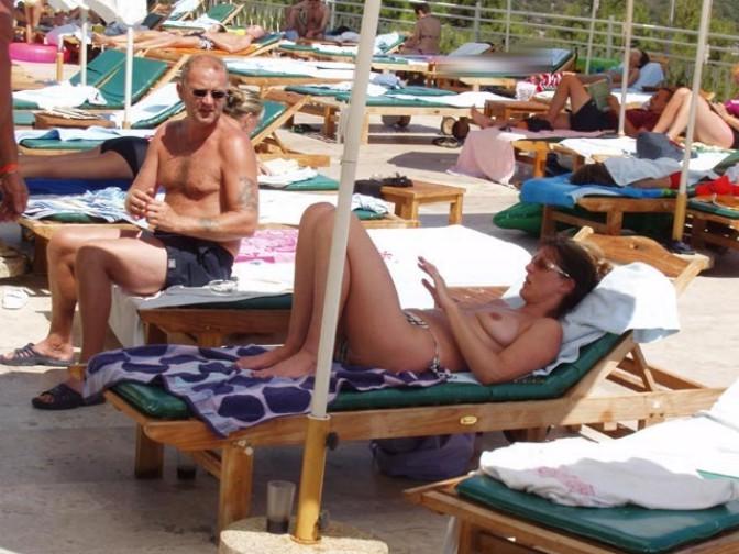 15P Watch the tits in the water from this nudist babe