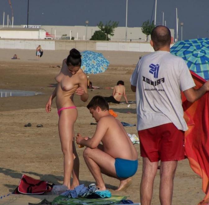 15P Watch the tits in the water from this nudist babe