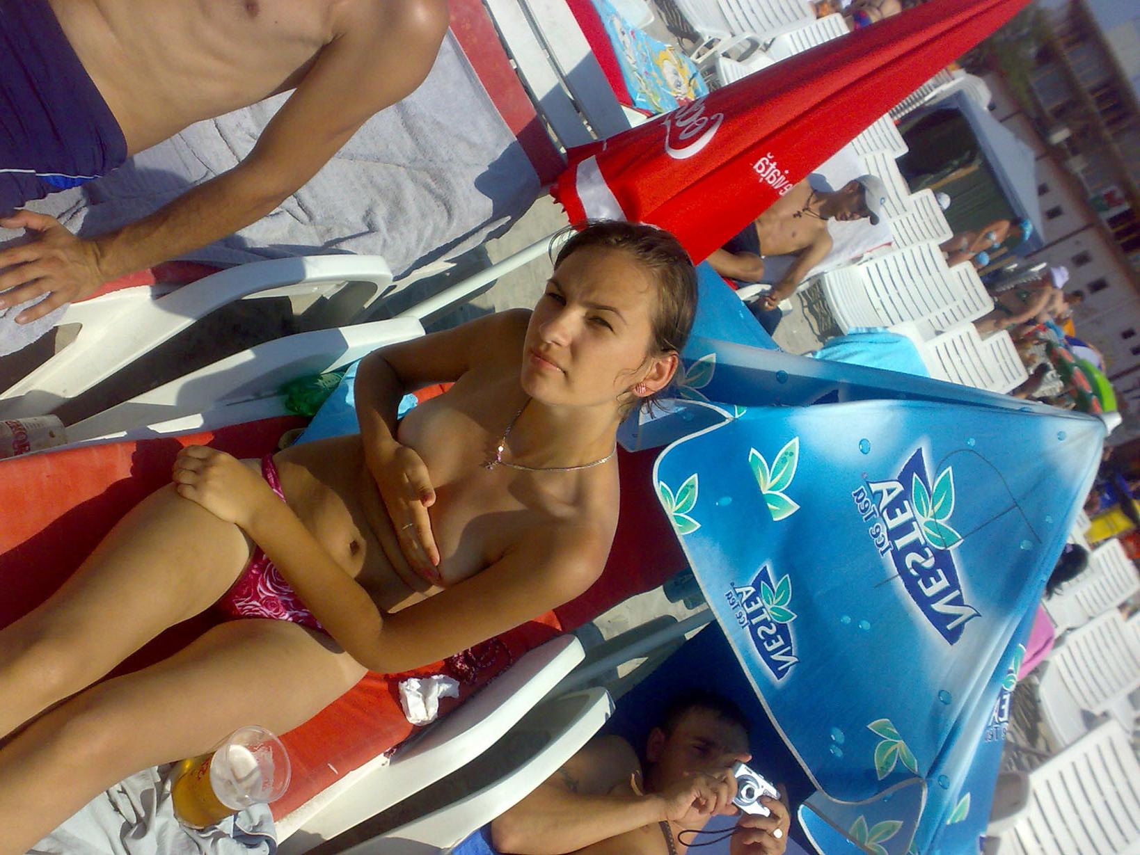 15P The temperature is rising thanks to these nudists