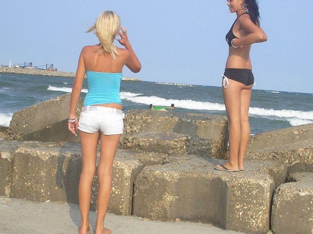 15P Blonde nudist loves showing off her fit tan body
