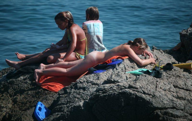 15P Perky breasted teen babe shows off her nude body