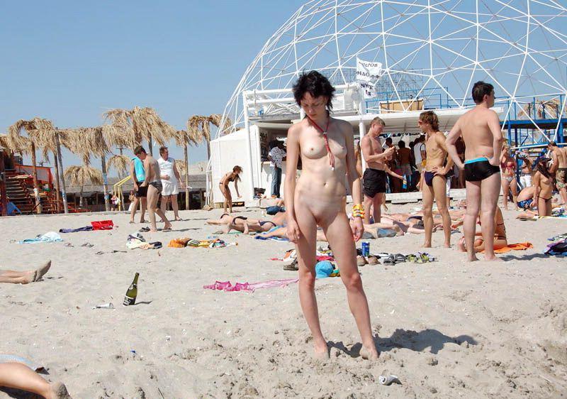 15P Perky breasted teen babe shows off her nude body