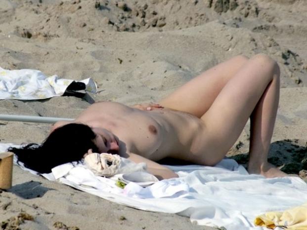 15P Perky breasted nude girl poses on a nude beach