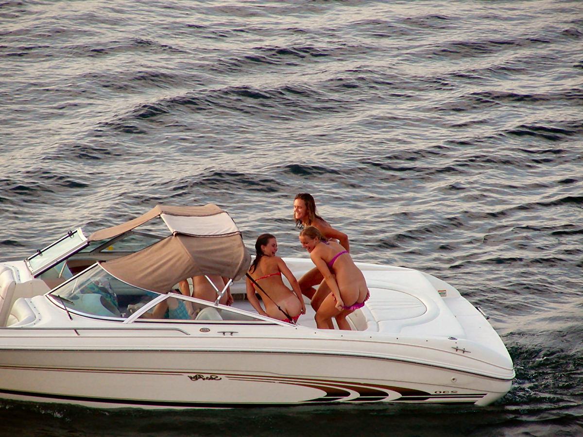 15P You'll love seeing this curvy nudist strip naked