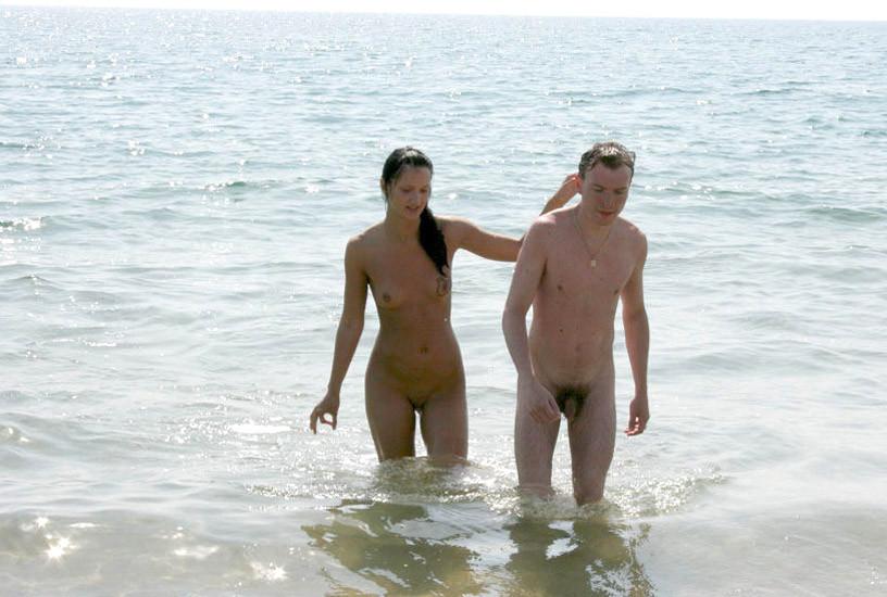15P Tanning nude hottie exposes her perfect teen body