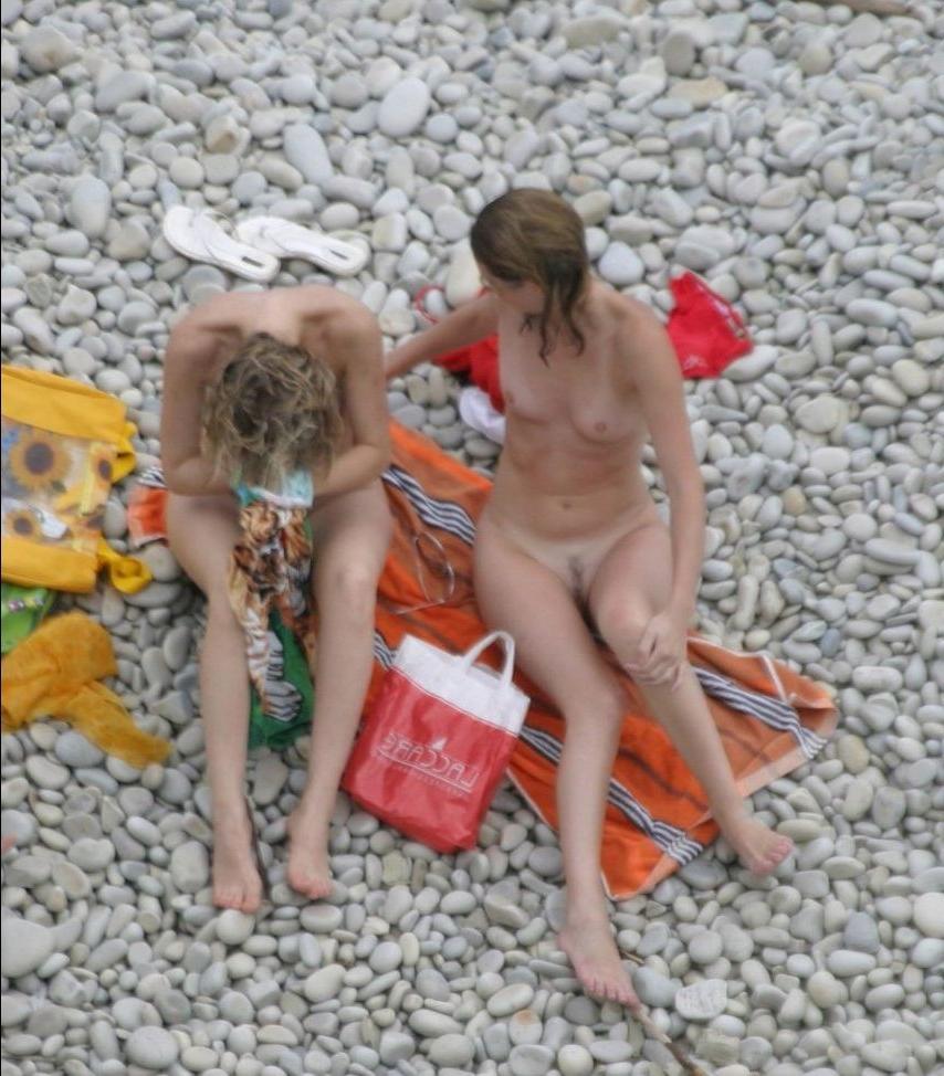 15P Gorgeous nude brunette with a nice ass sunbathes