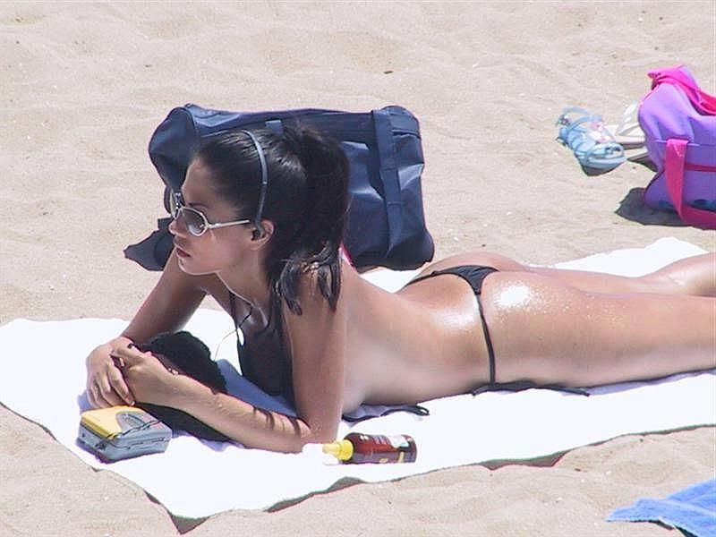 15P Gorgeous nude brunette with a nice ass sunbathes