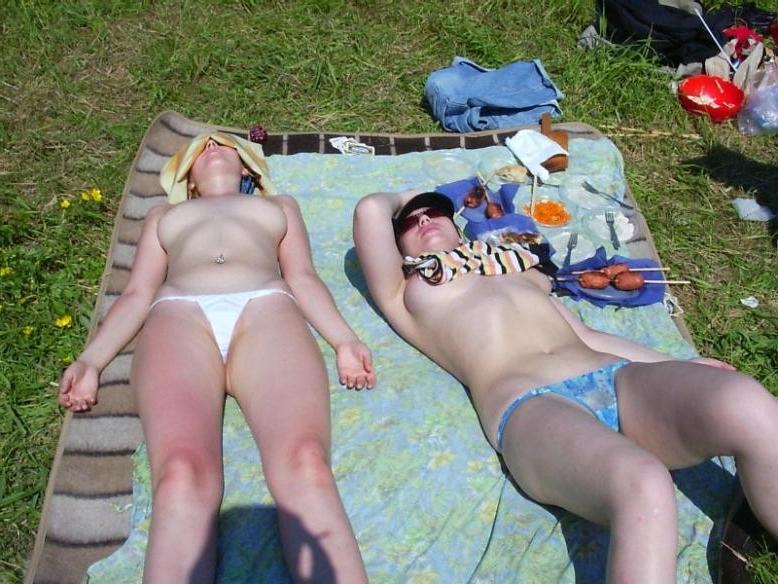 15P Gorgeous nude brunette with a nice ass sunbathes