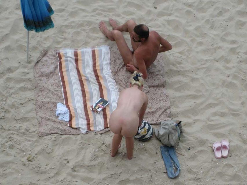 15P Lovely teens bare their bodies at a nudist beach