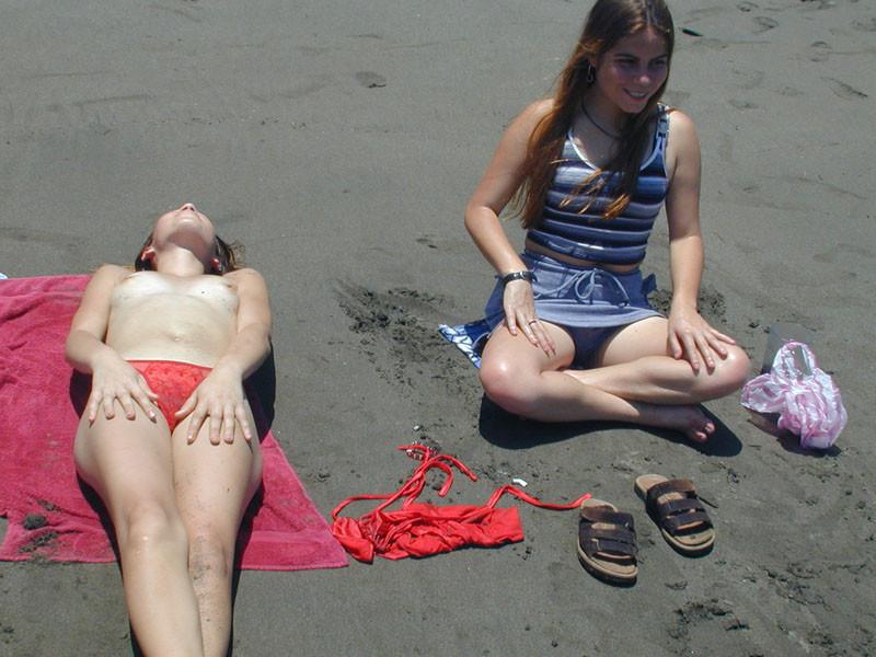 15P Lovely teens bare their bodies at a nudist beach