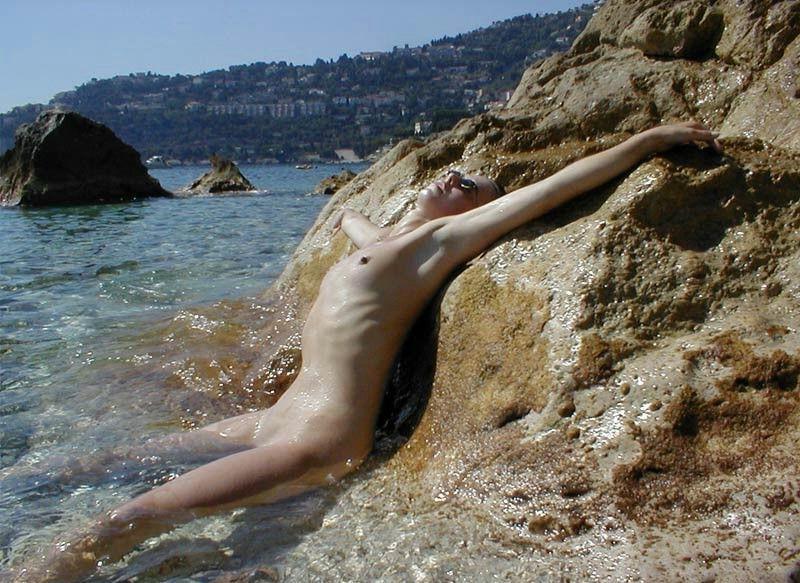 15P Everyone is excited when this nudist milf shows up