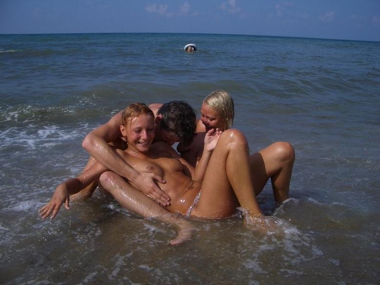 15P Everyone is excited when this nudist milf shows up