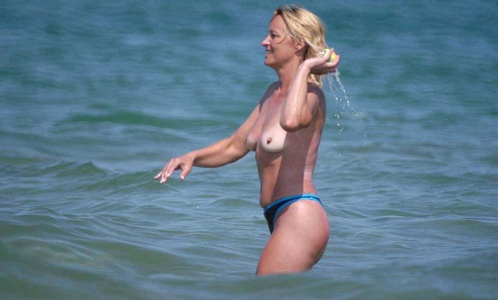 15P Amazing young nudists touch each other's bodies