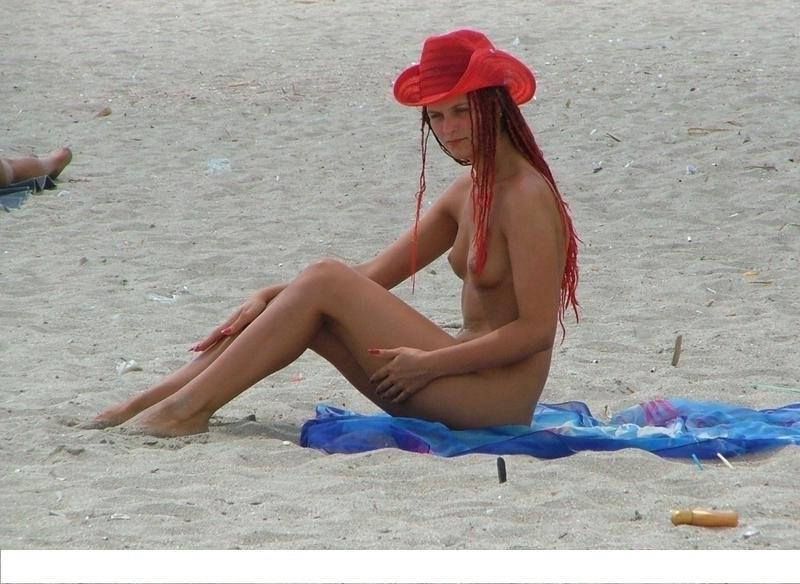 15P The heat doesn't affect this nude sunbathing chick