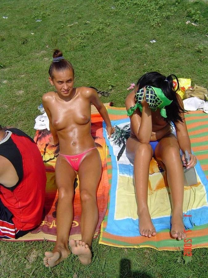 15P The heat doesn't affect this nude sunbathing chick