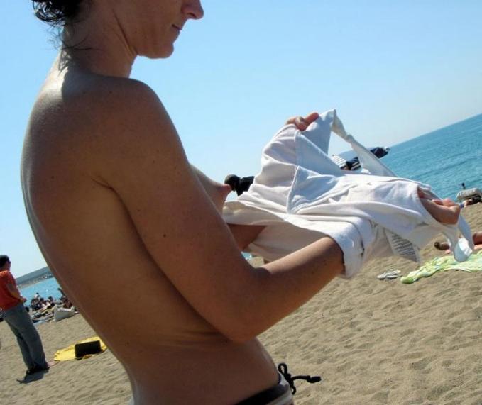15P She wants to feel the hot sand on her naked body