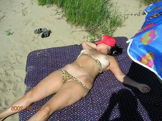 15P She wants to feel the hot sand on her naked body