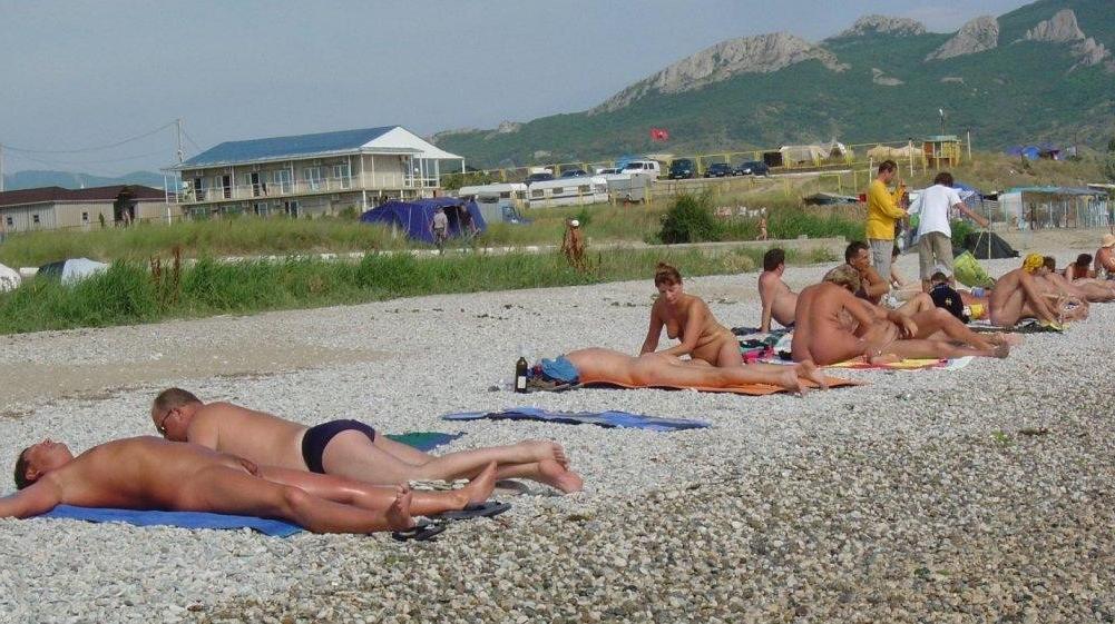 15P Blonde nudist loves showing off her fit tan body