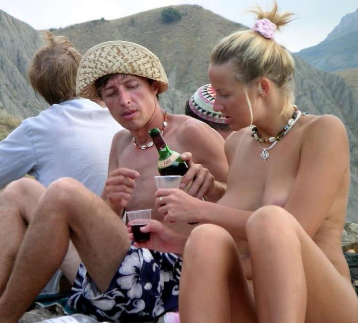 15P Everyone wants to be this gorgeous nudist's friend