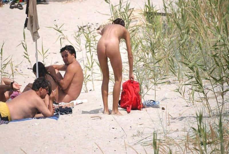 15P Everyone wants to be this gorgeous nudist's friend